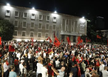 Albanian Diaspora Joins Ongoing Anti-Government Demonstrations in Tirana